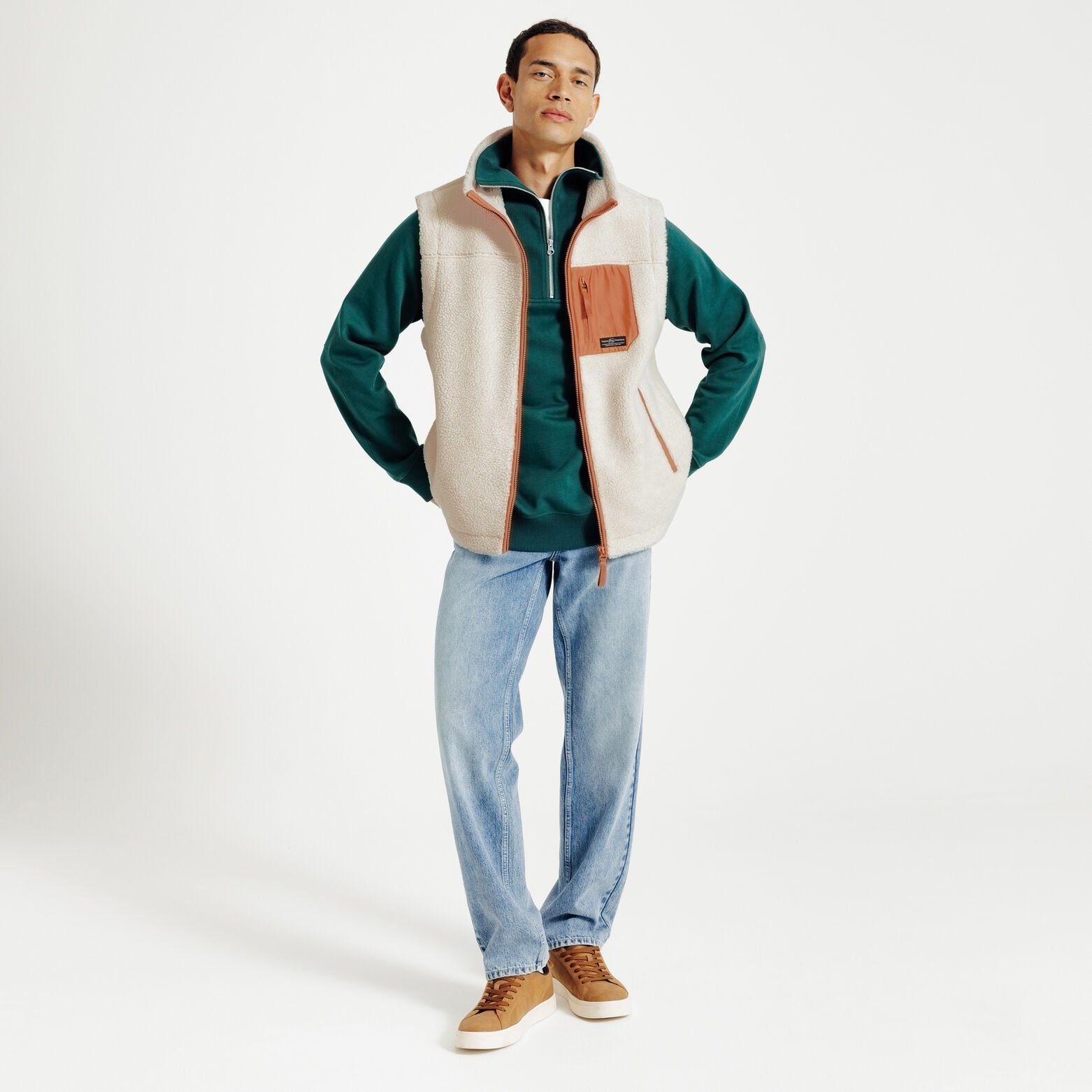 Veste sans manche en sherpa contrast&eacute;e