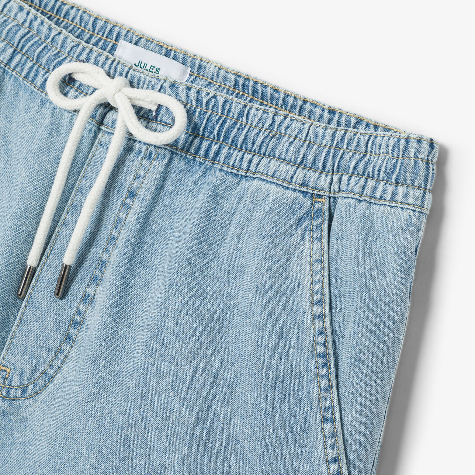 Short en jean d&eacute;tail charpentier