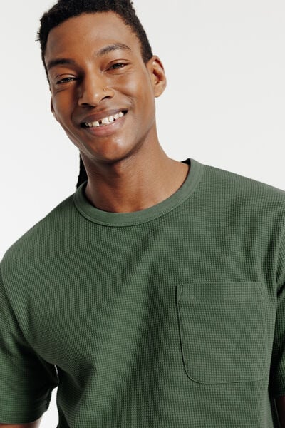Tee shirt mati&egrave;re gaufr&eacute;e