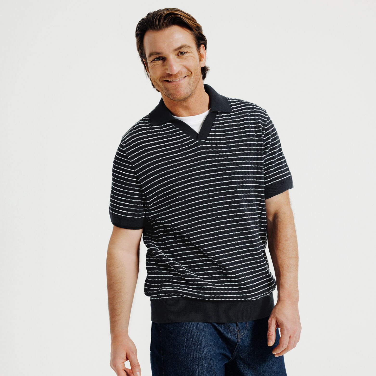 Pull manches courtes col polo resort ray&eacute; relief&eacute;
