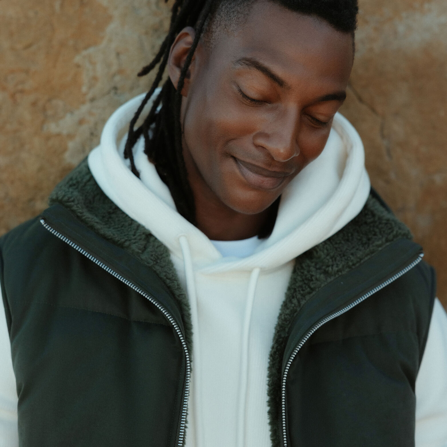 Doudoune sans manche &agrave; capuche