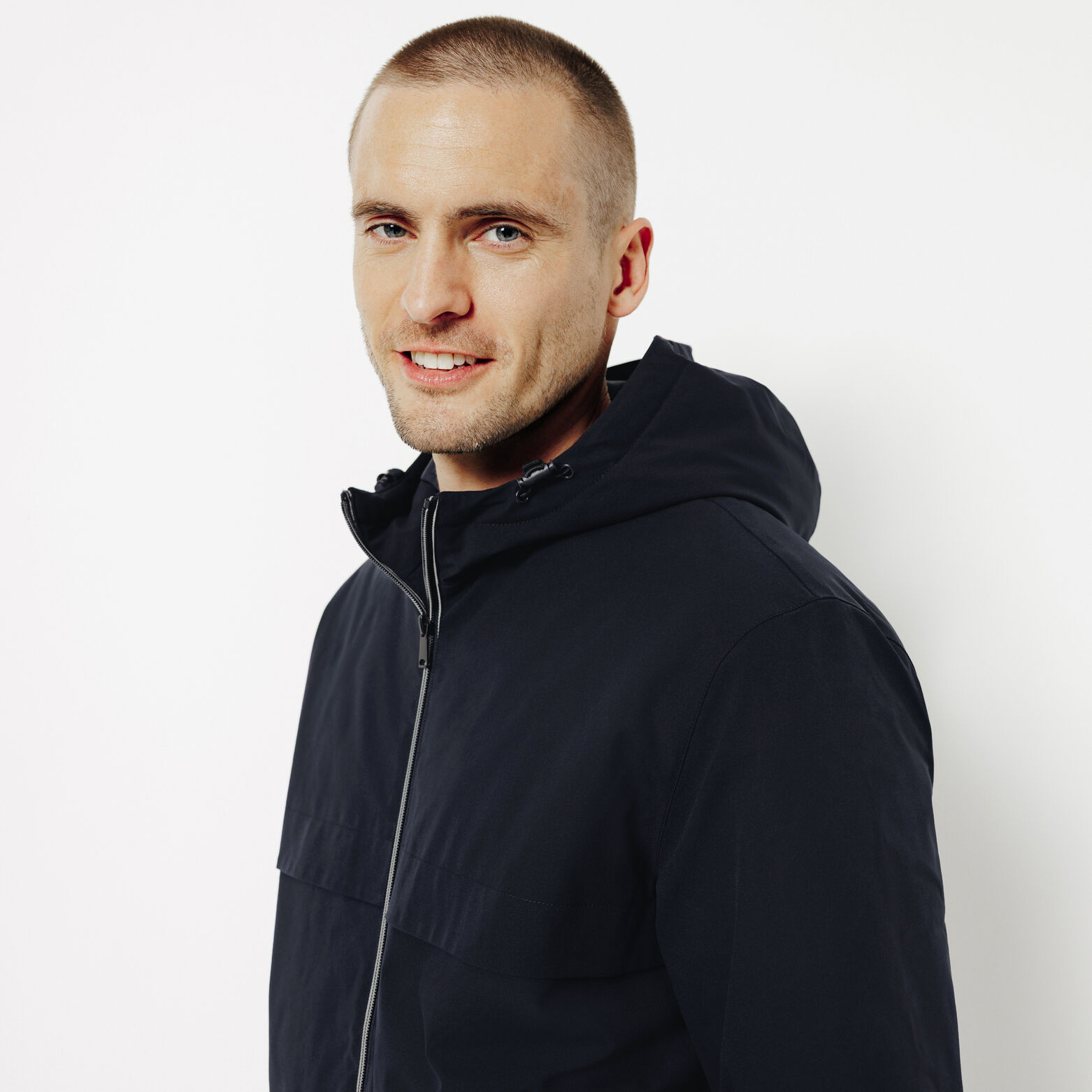 Blouson &agrave; capuche