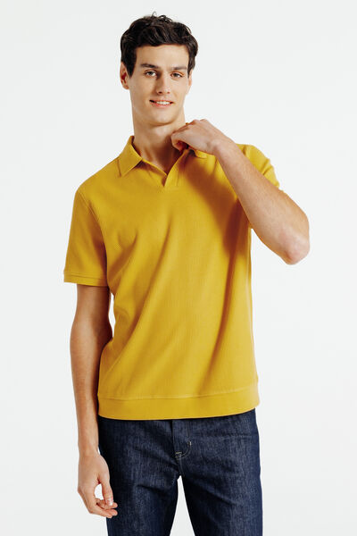 Polo manches courtes textur&eacute; col resort