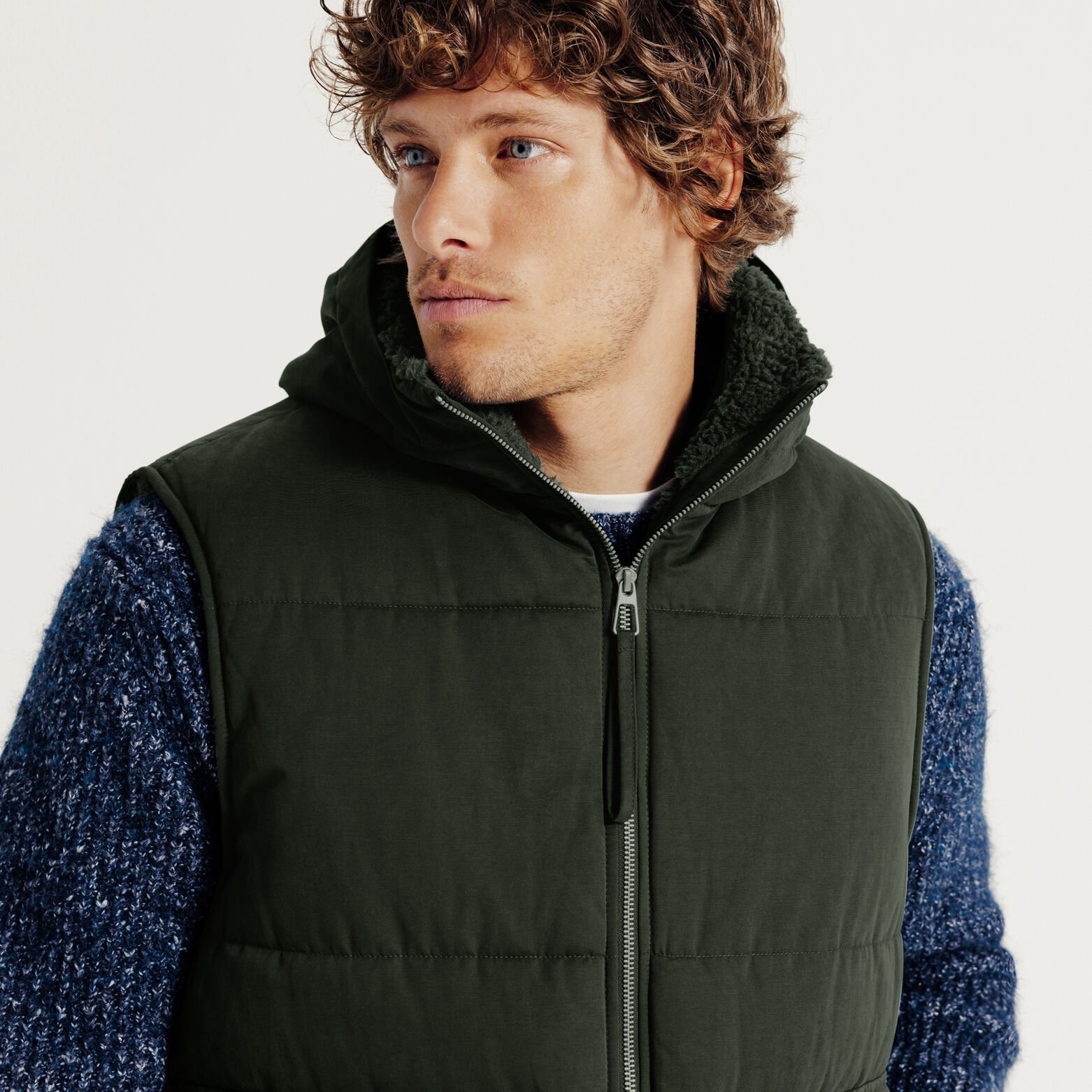 Doudoune sans manche &agrave; capuche