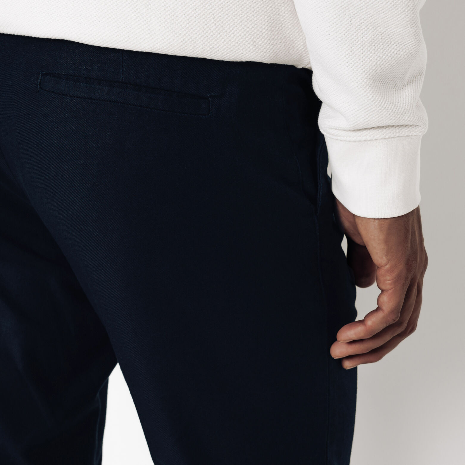 Regular fit chinobroek in katoen en linnen