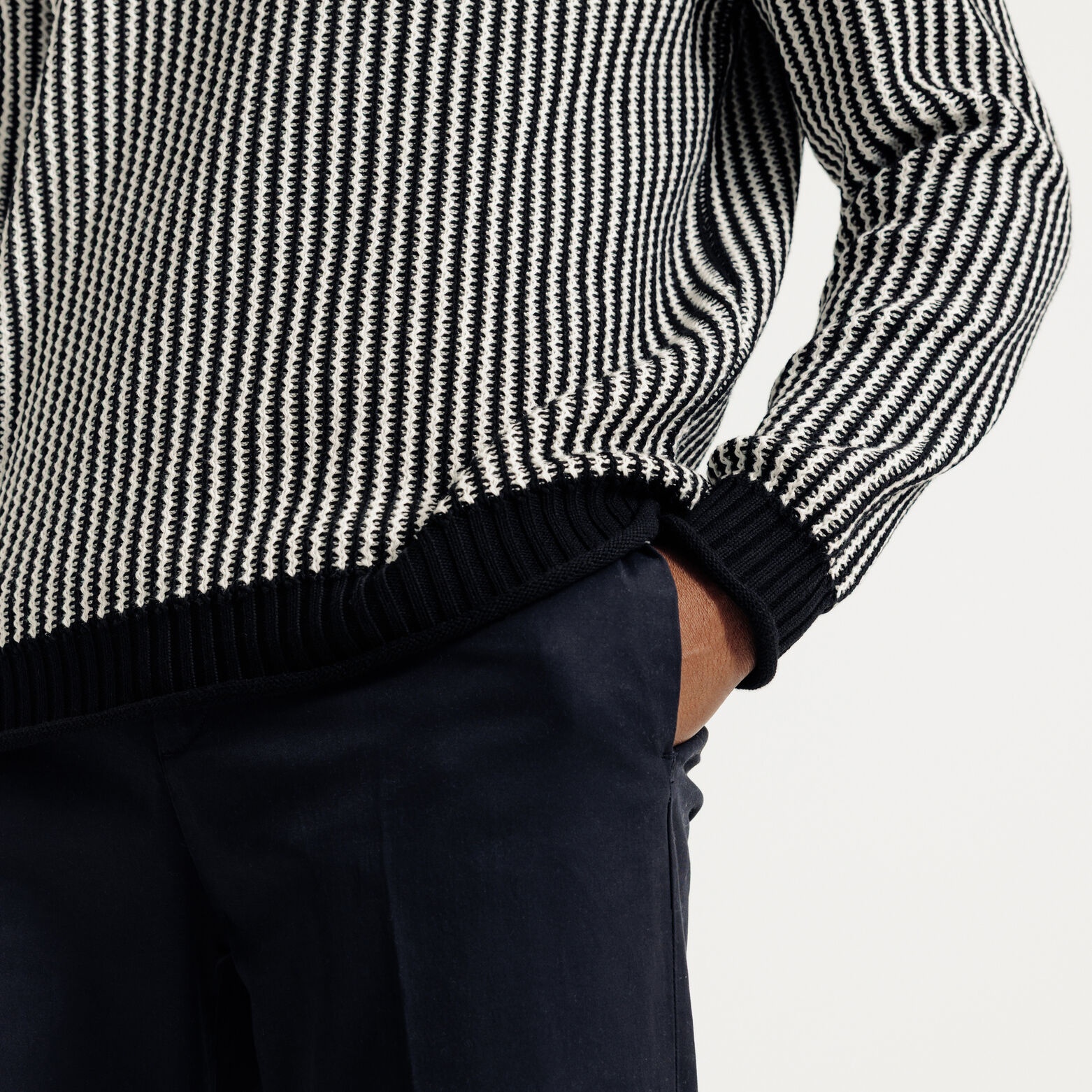 Pull col rond jacquard ray&eacute;