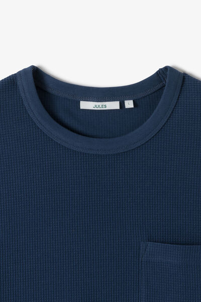 Tee shirt mati&egrave;re gaufr&eacute;e