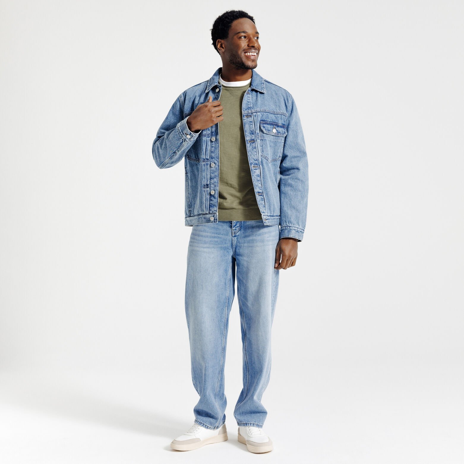 Pull col rond finition roulott&eacute;e