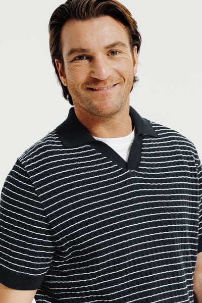 Pull manches courtes col polo resort ray&eacute; relief&eacute;