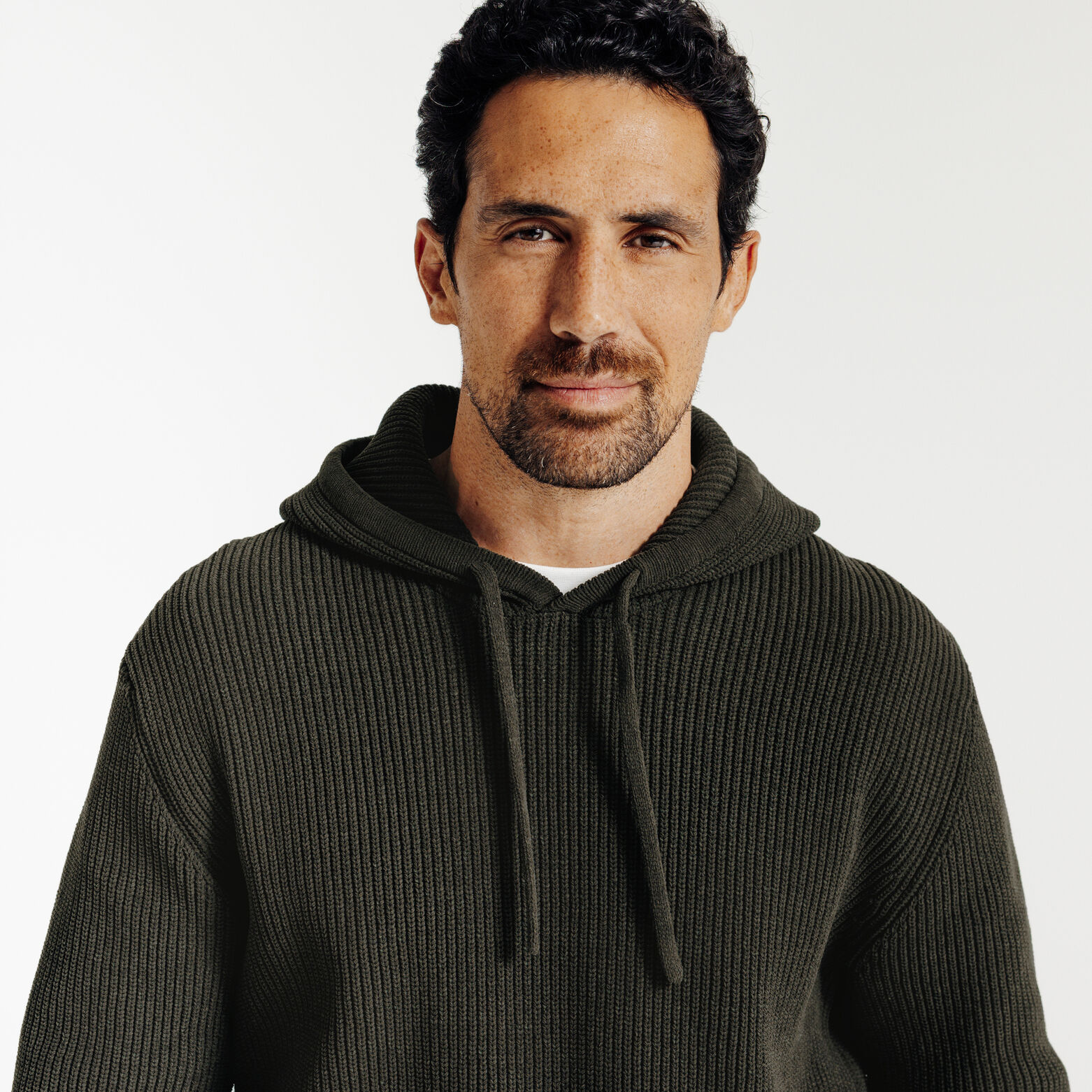 Pull &agrave; capuche chenille