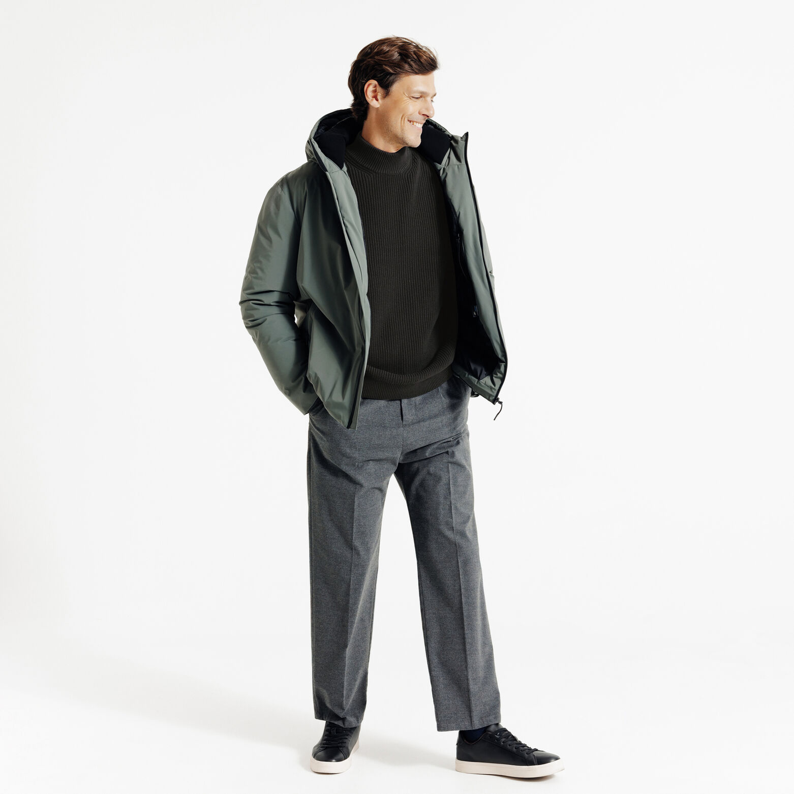 Pull col chemin&eacute;e en c&ocirc;te