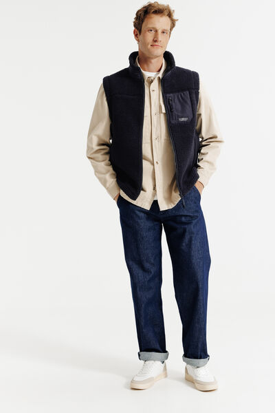 Veste sans manche en sherpa contrast&eacute;e