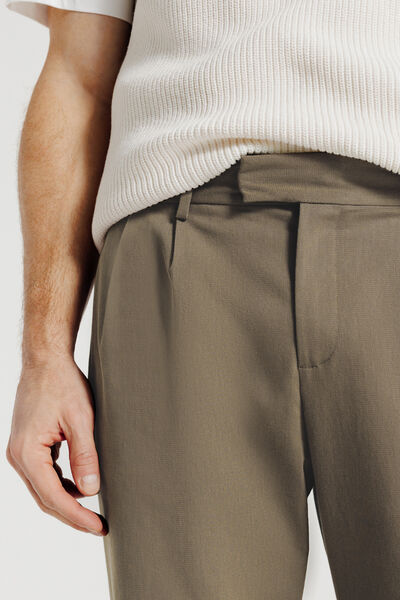 Pantalon chino &agrave; plis