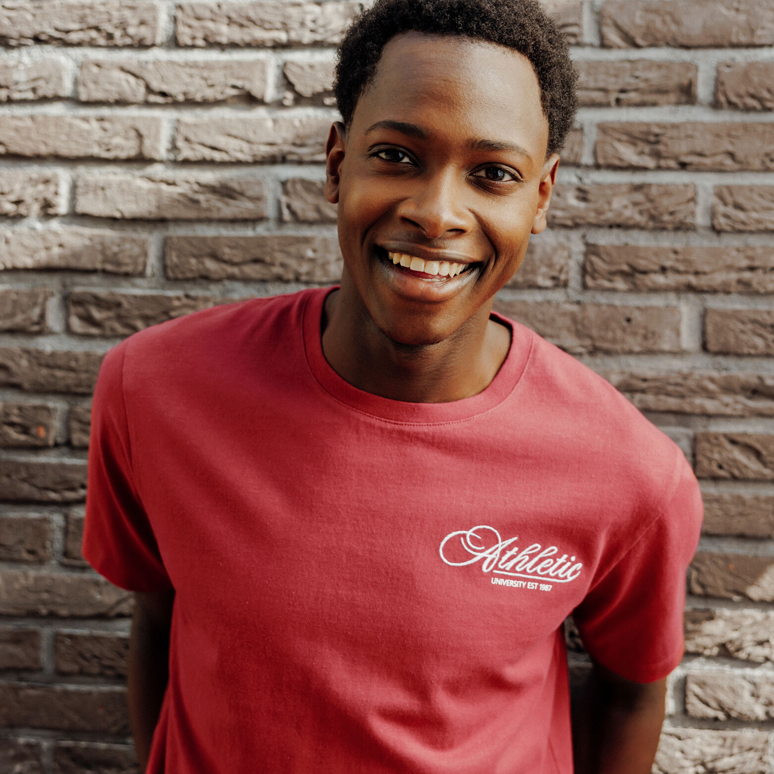 Tee shirt en coton broderie poitrine