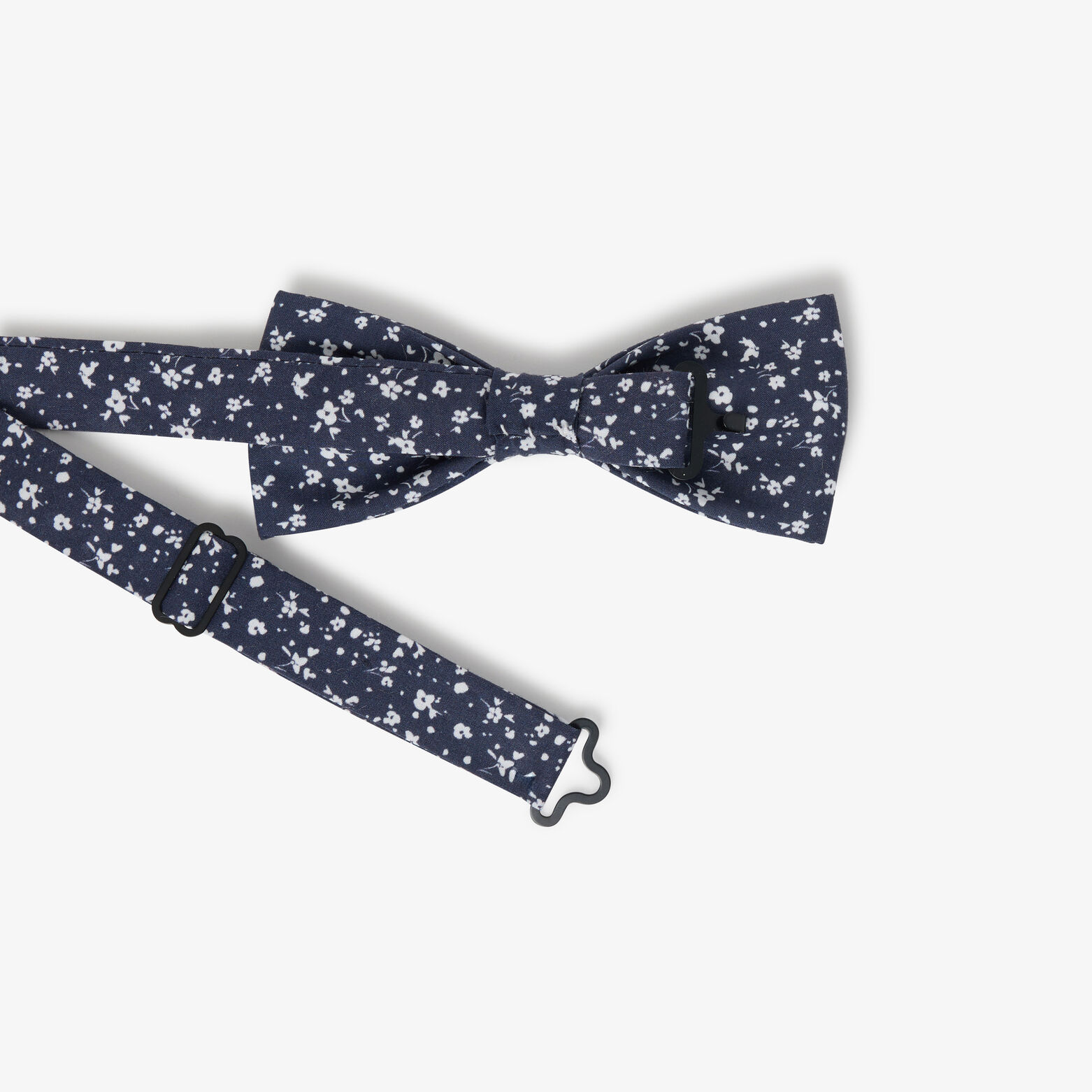 N&oelig;ud papillon fleuri