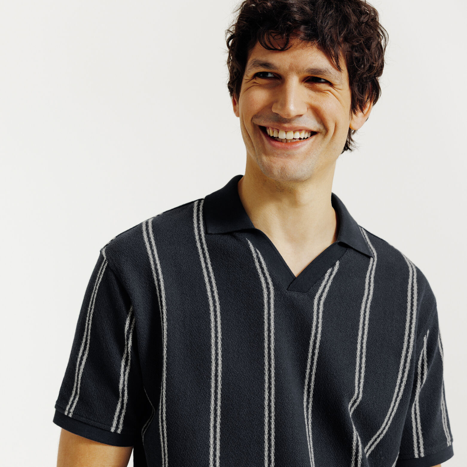 Polo manches courtes ray&eacute; col resort