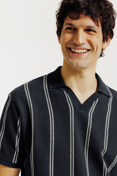 Polo manches courtes ray&eacute; col resort