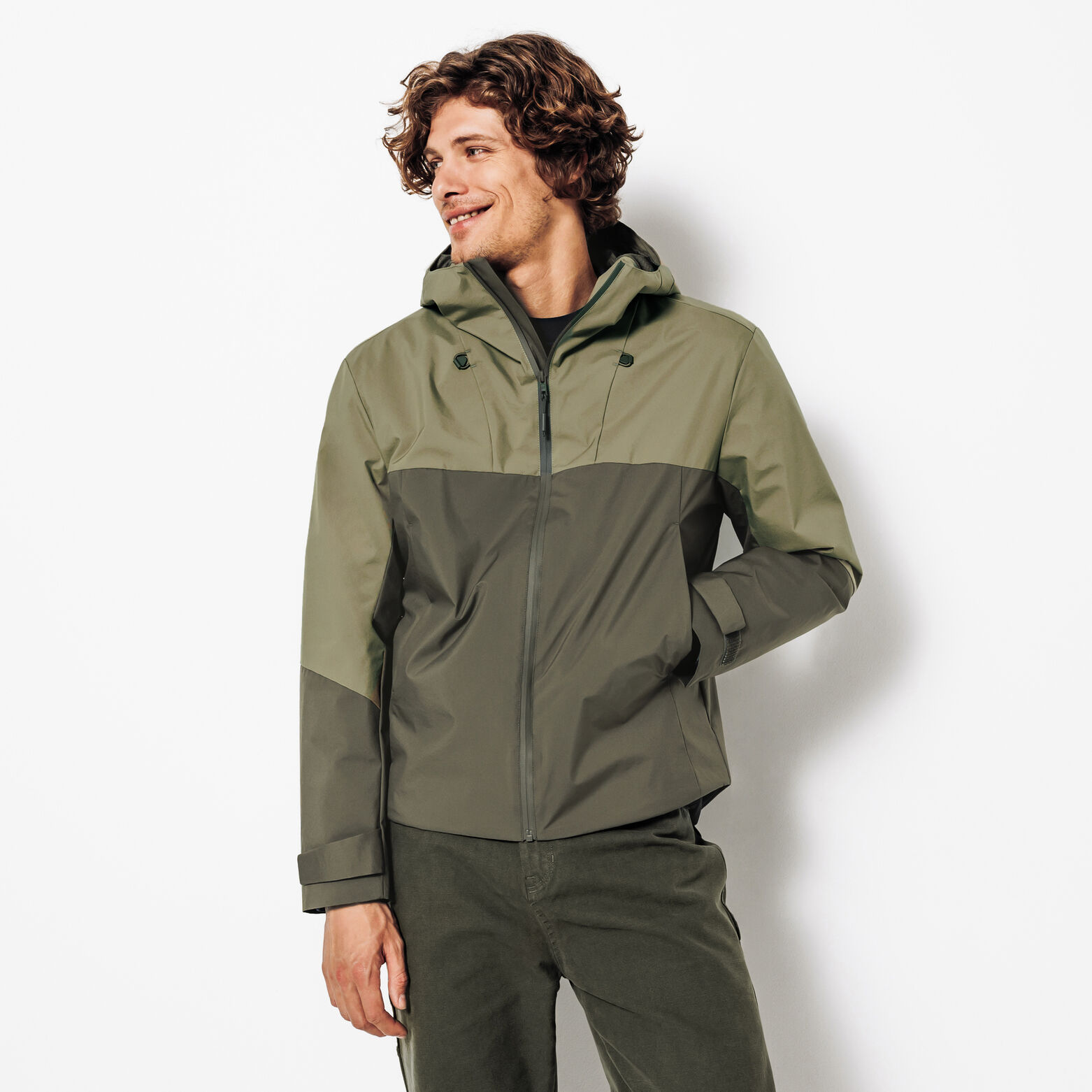 Blouson technique l&eacute;ger &agrave; capuche