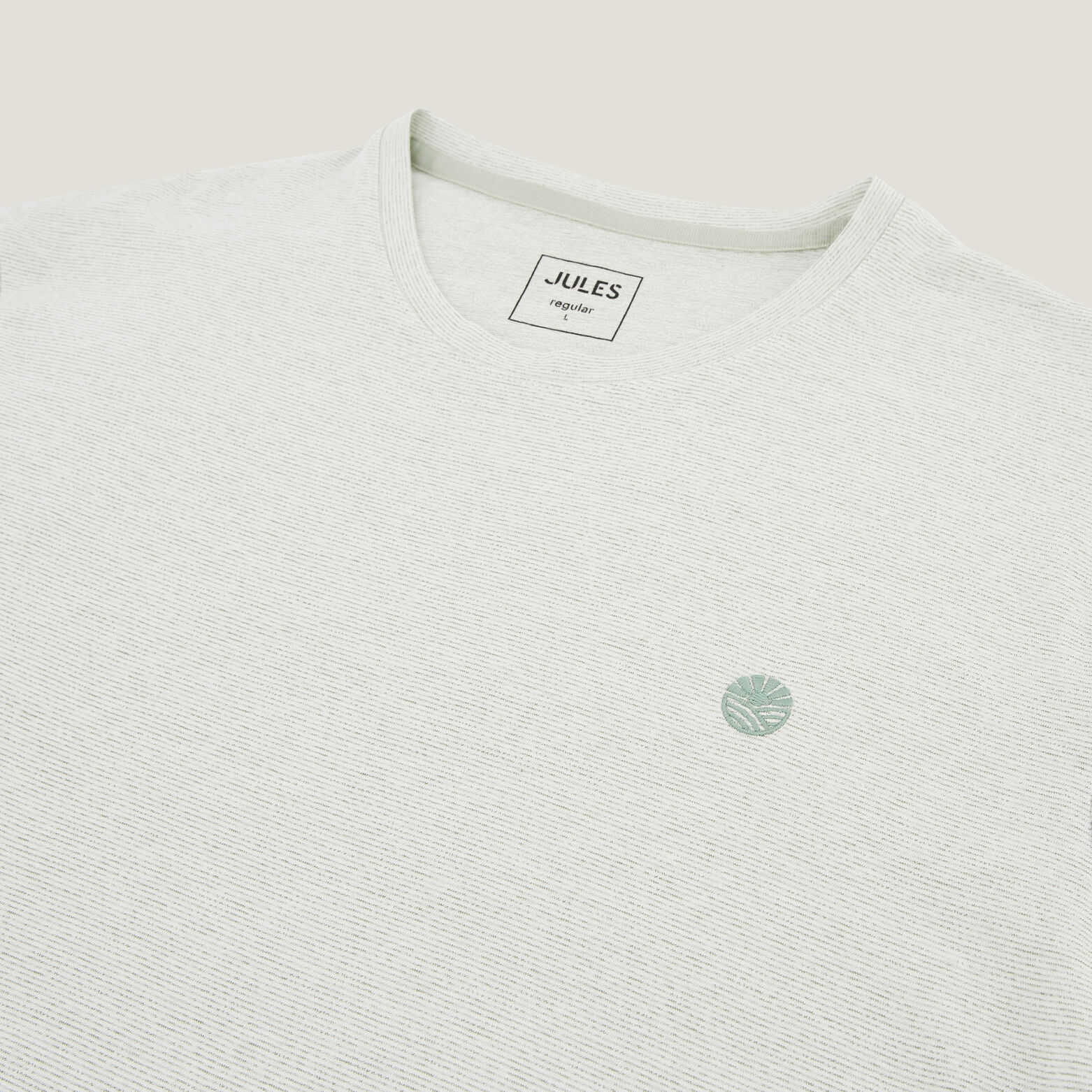 T-shirt met microstrepen en borduursel op de borst