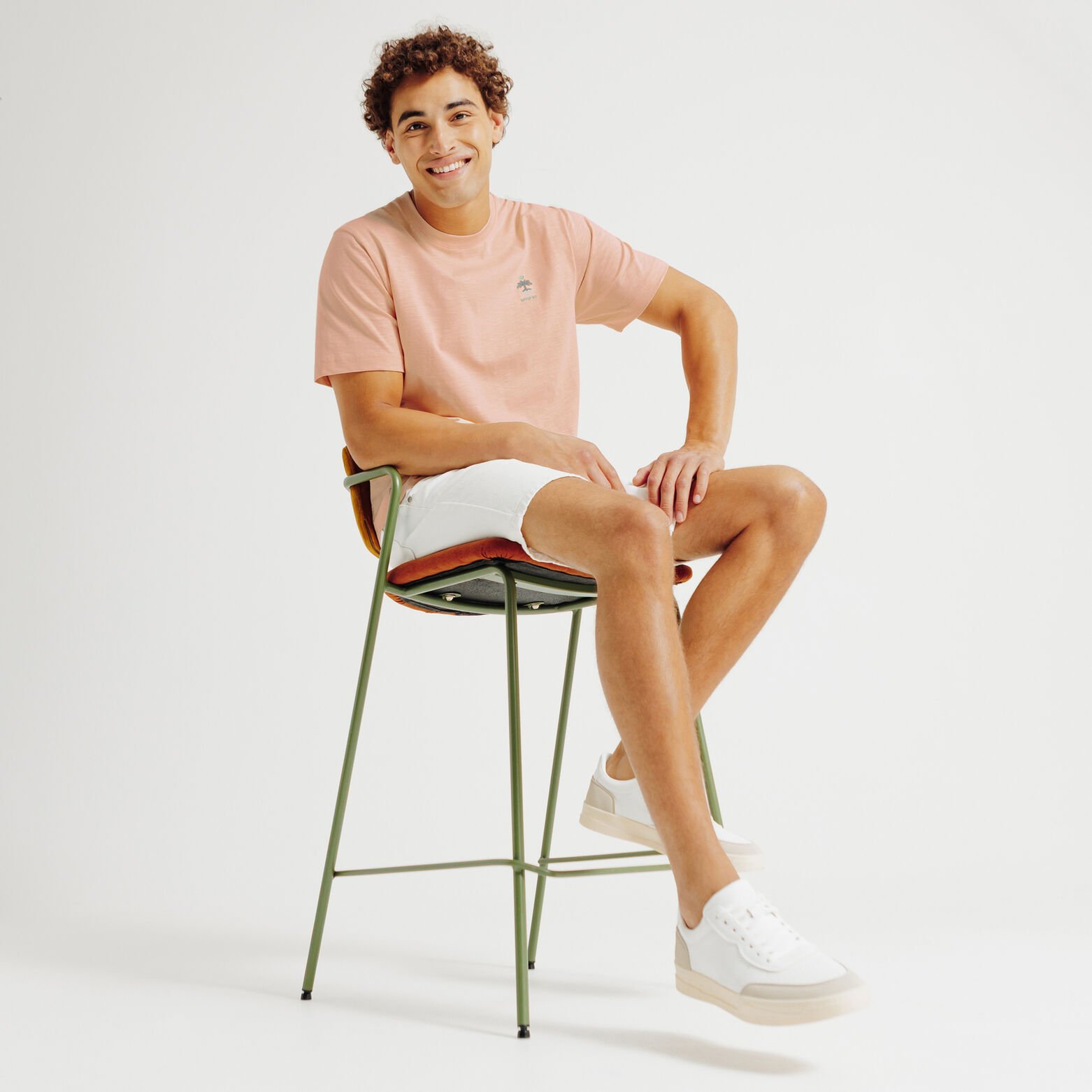 Tee shirt mati&egrave;re flamm&eacute;e broderie poitrine