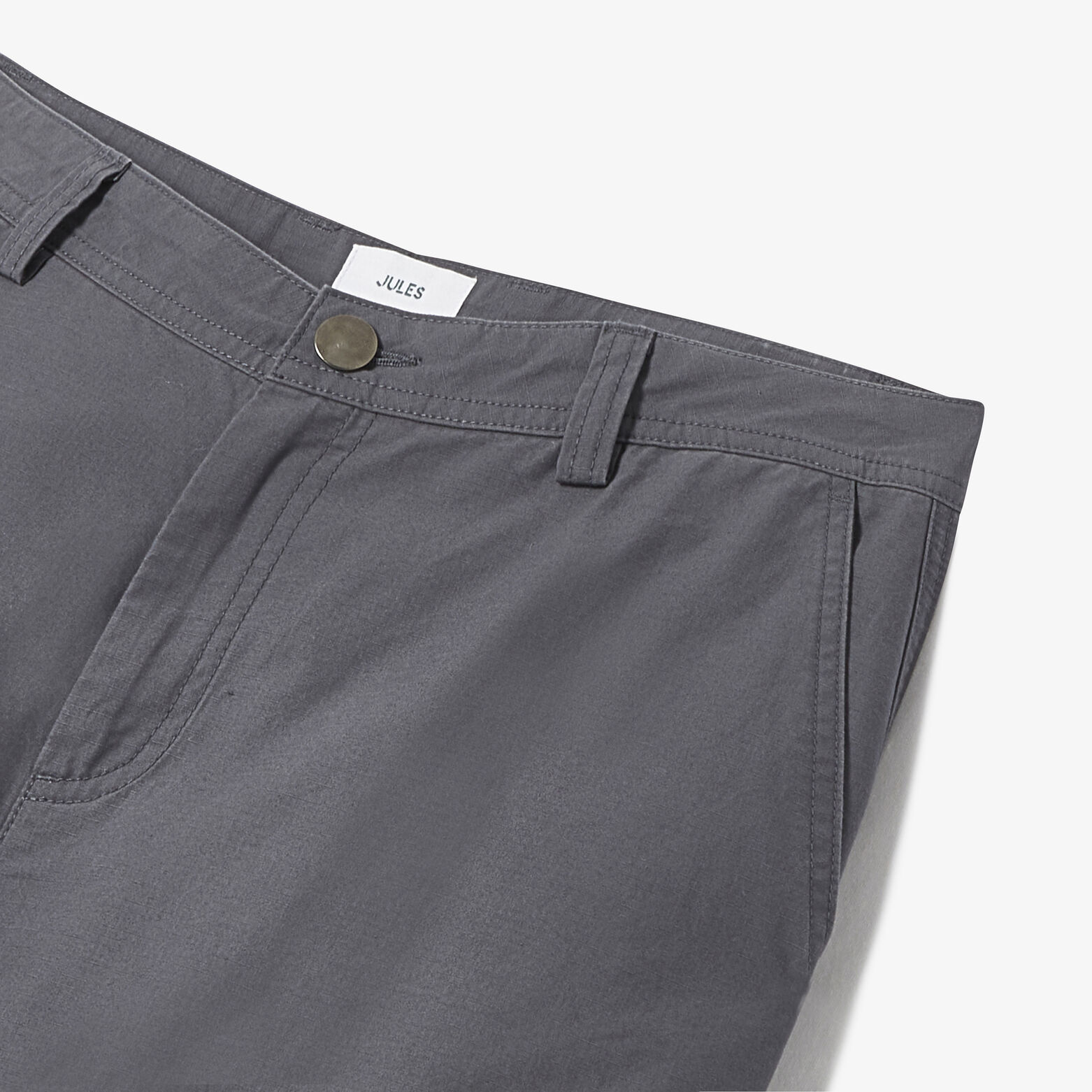 Pantalon chino large avec d&eacute;coupes