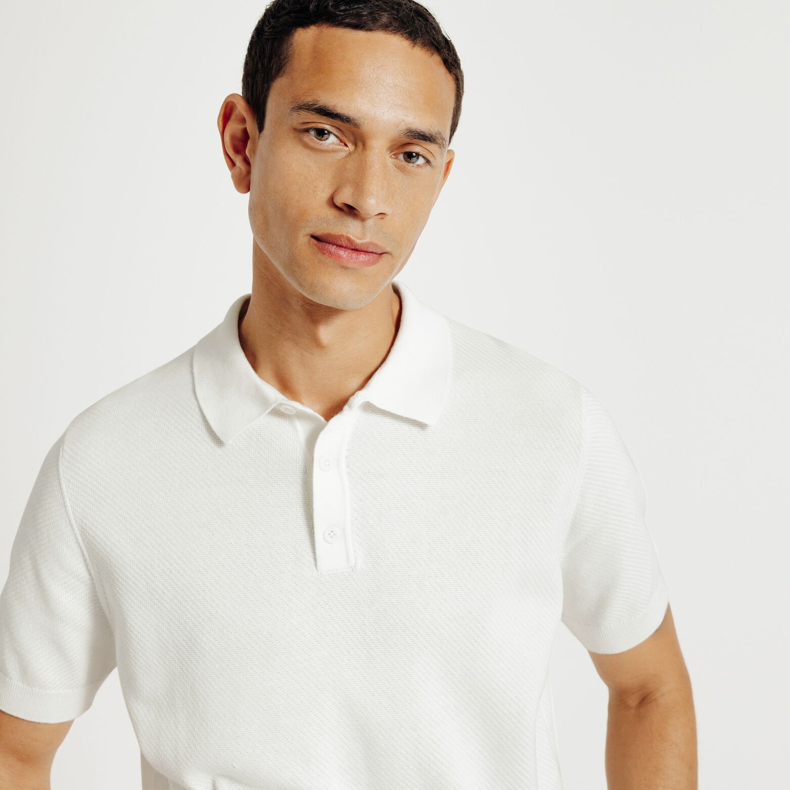 Polo en maille col boutonn&eacute; jeux de points