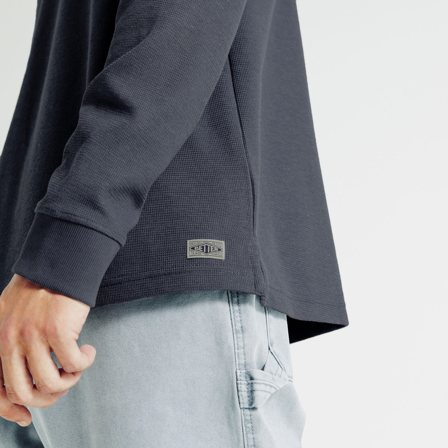 Tee shirt manches longues mati&egrave;re reli&eacute;f&eacute;e