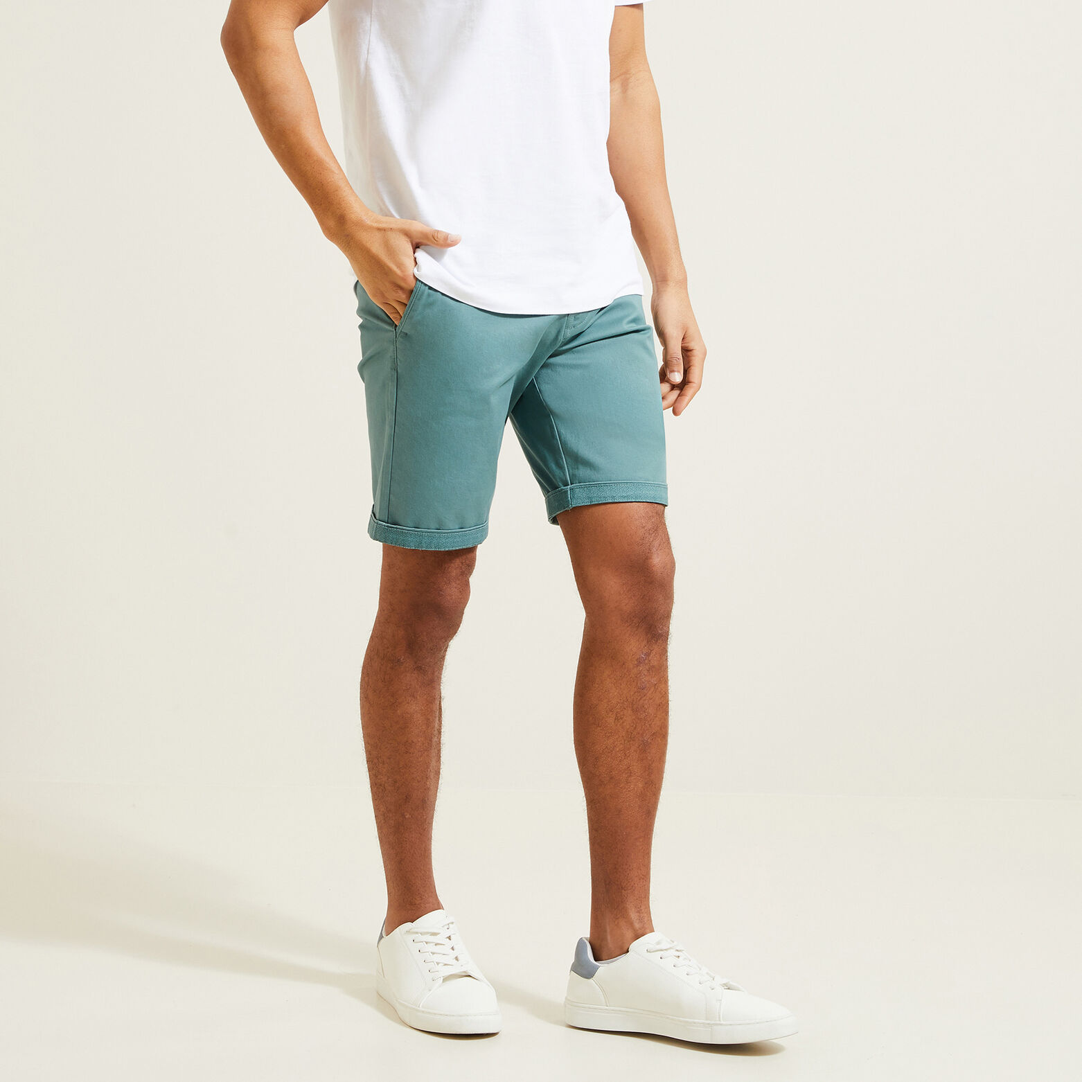 Bermuda chino uni avec ceinture