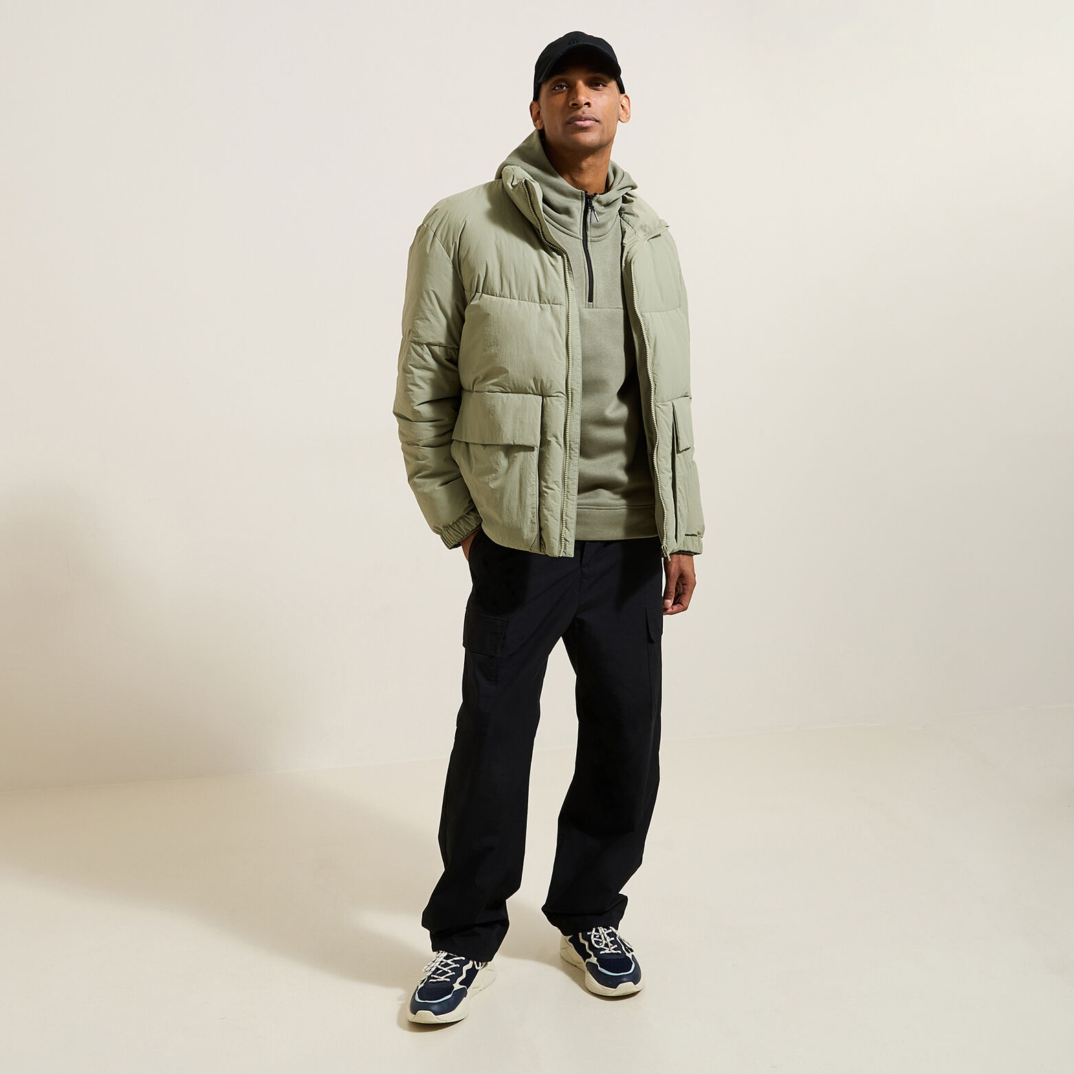 Sweat &agrave; capuche mati&egrave;re technique