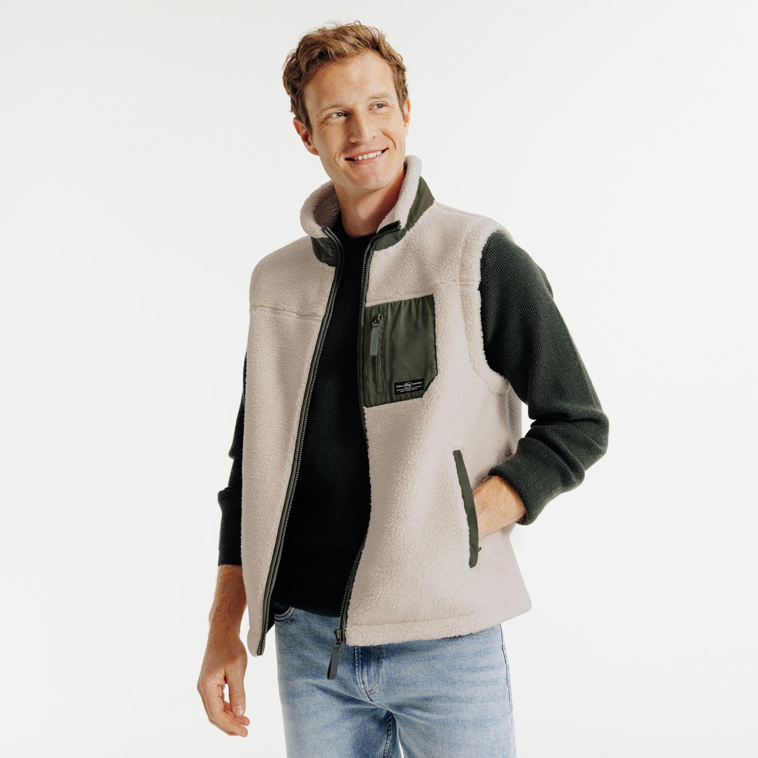 Veste sans manche en sherpa contrast&eacute;e