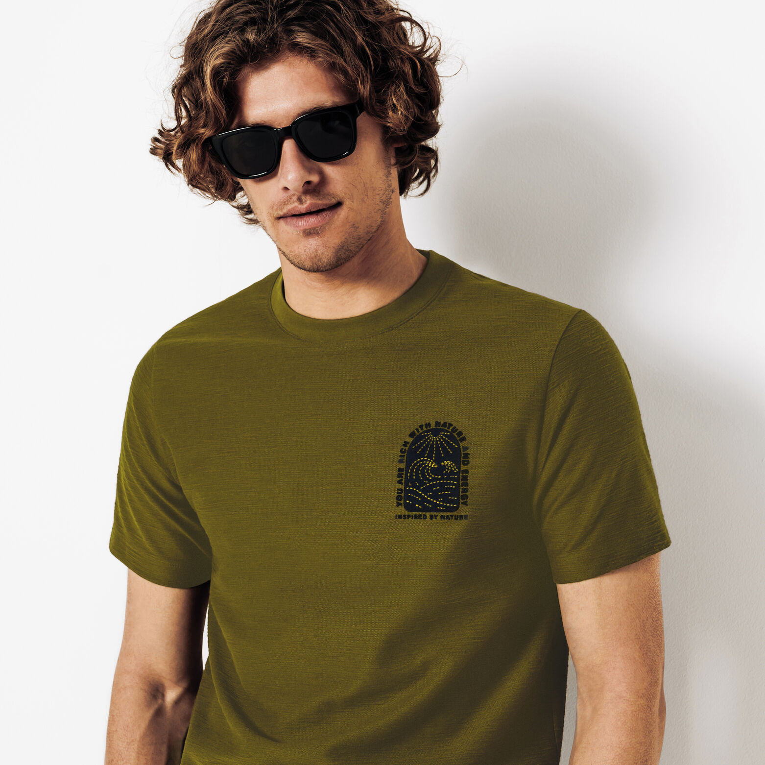 Geborduurd t-shirt in reli&euml;fstof