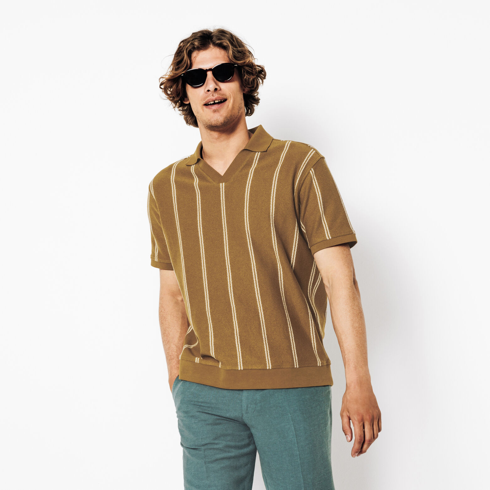 Polo manches courtes ray&eacute; col resort