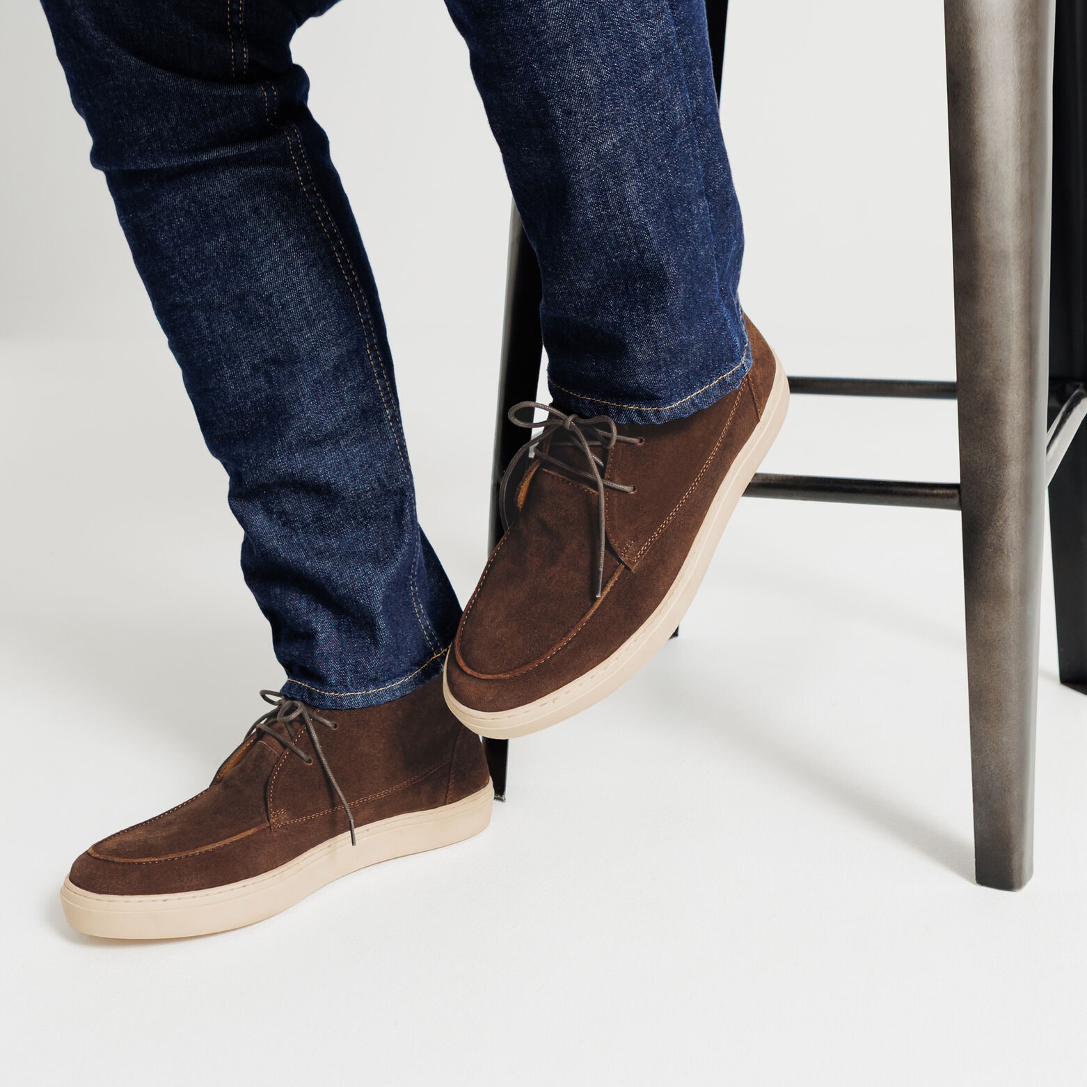 Boots &agrave; lacets en cuir sued&eacute;