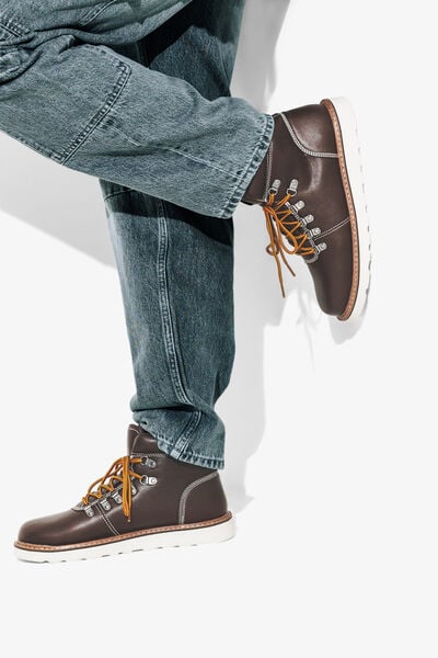 Boots montantes &agrave; lacets