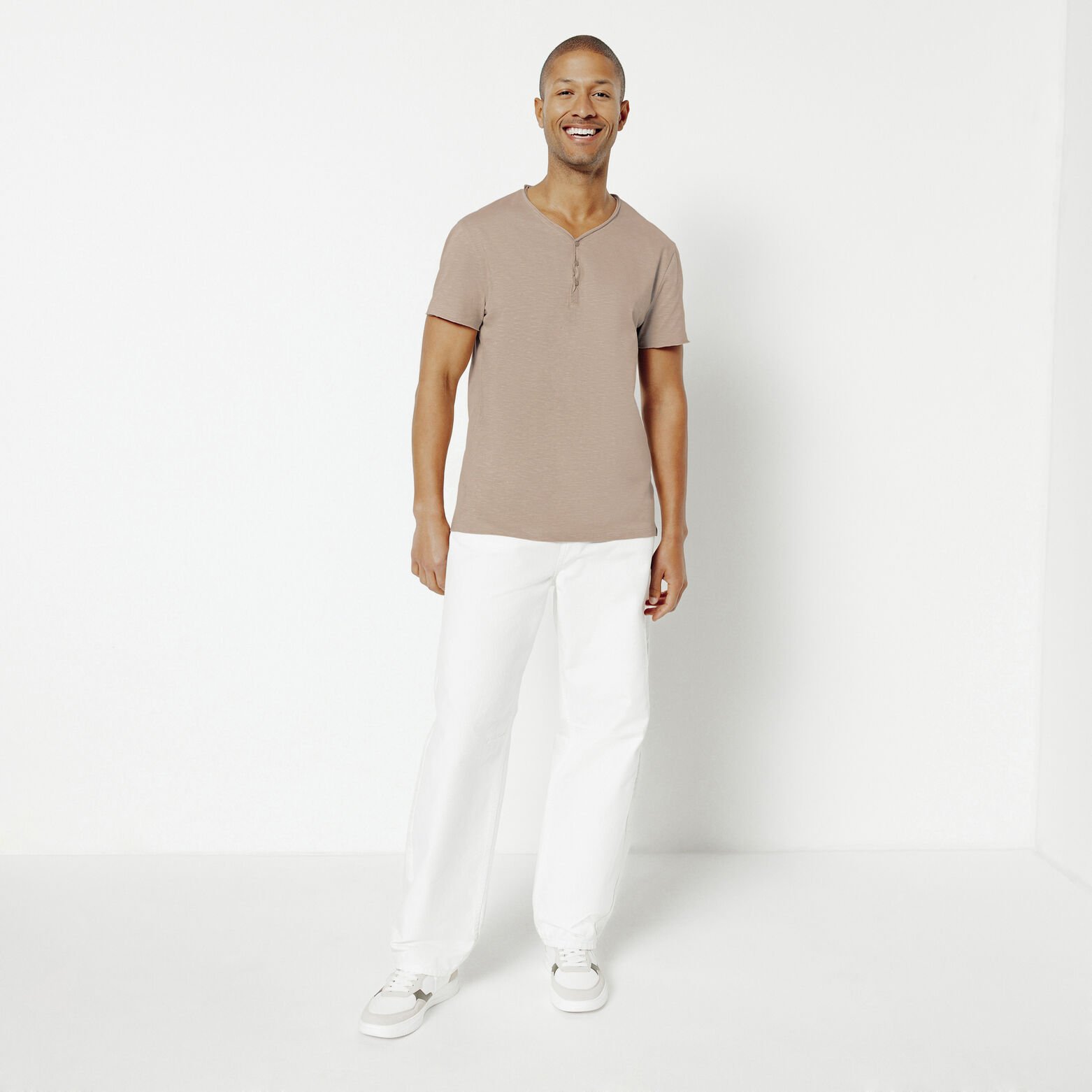 Tee shirt col tunisien mati&egrave;re flamm&eacute;e