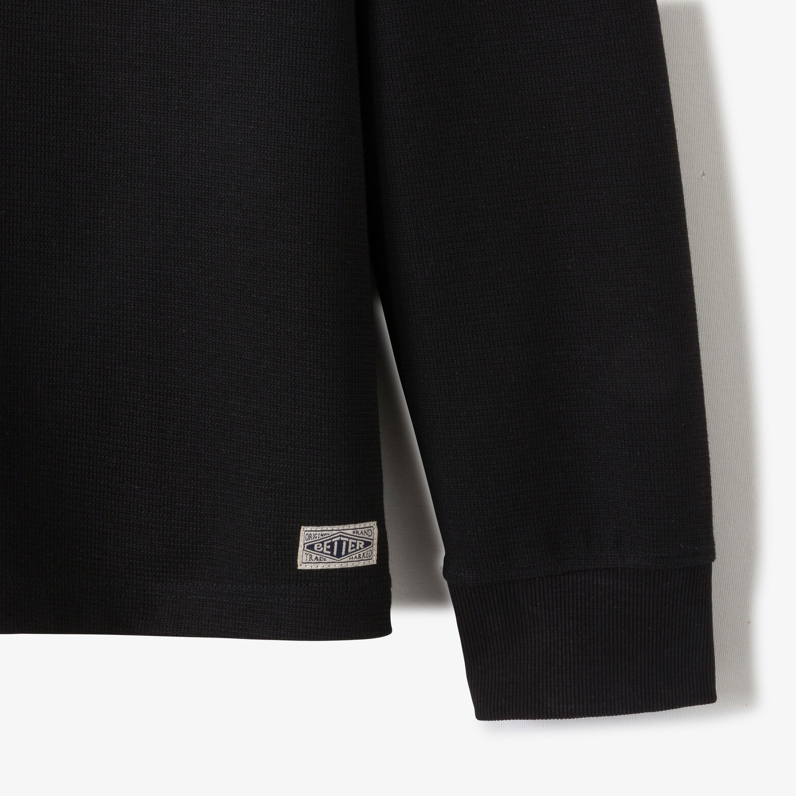 Tee shirt manches longues mati&egrave;re reli&eacute;f&eacute;e