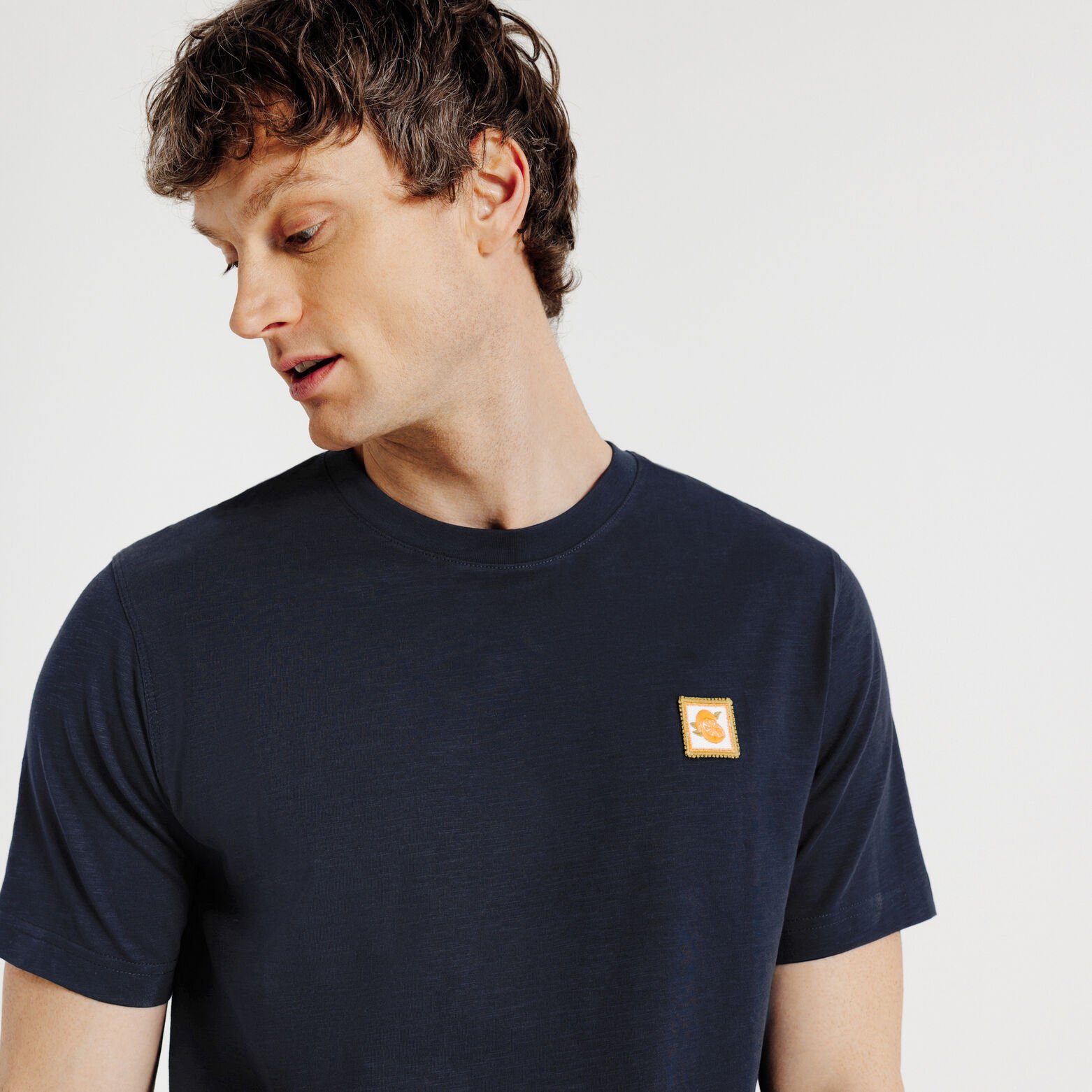 Tee shirt mati&egrave;re flamm&eacute;e broderie poitrine