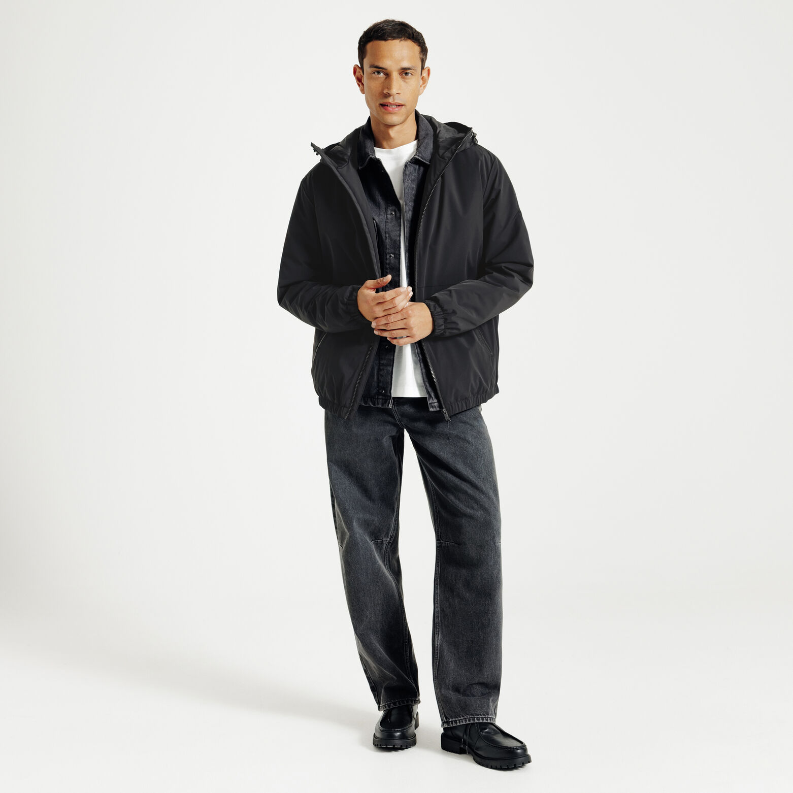 Blouson &agrave; capuche zipp&eacute;