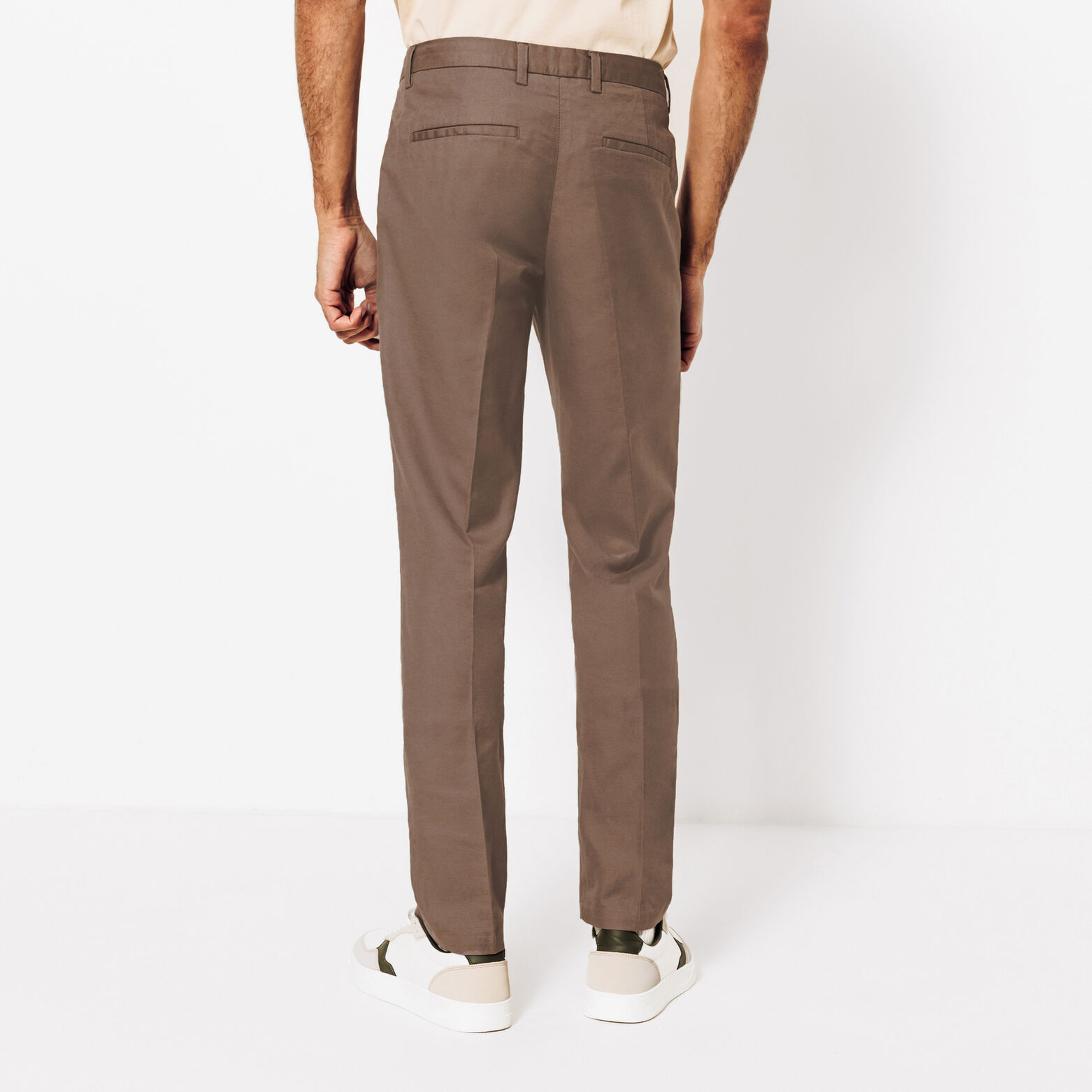 Regular fit chinobroek in katoen en linnen