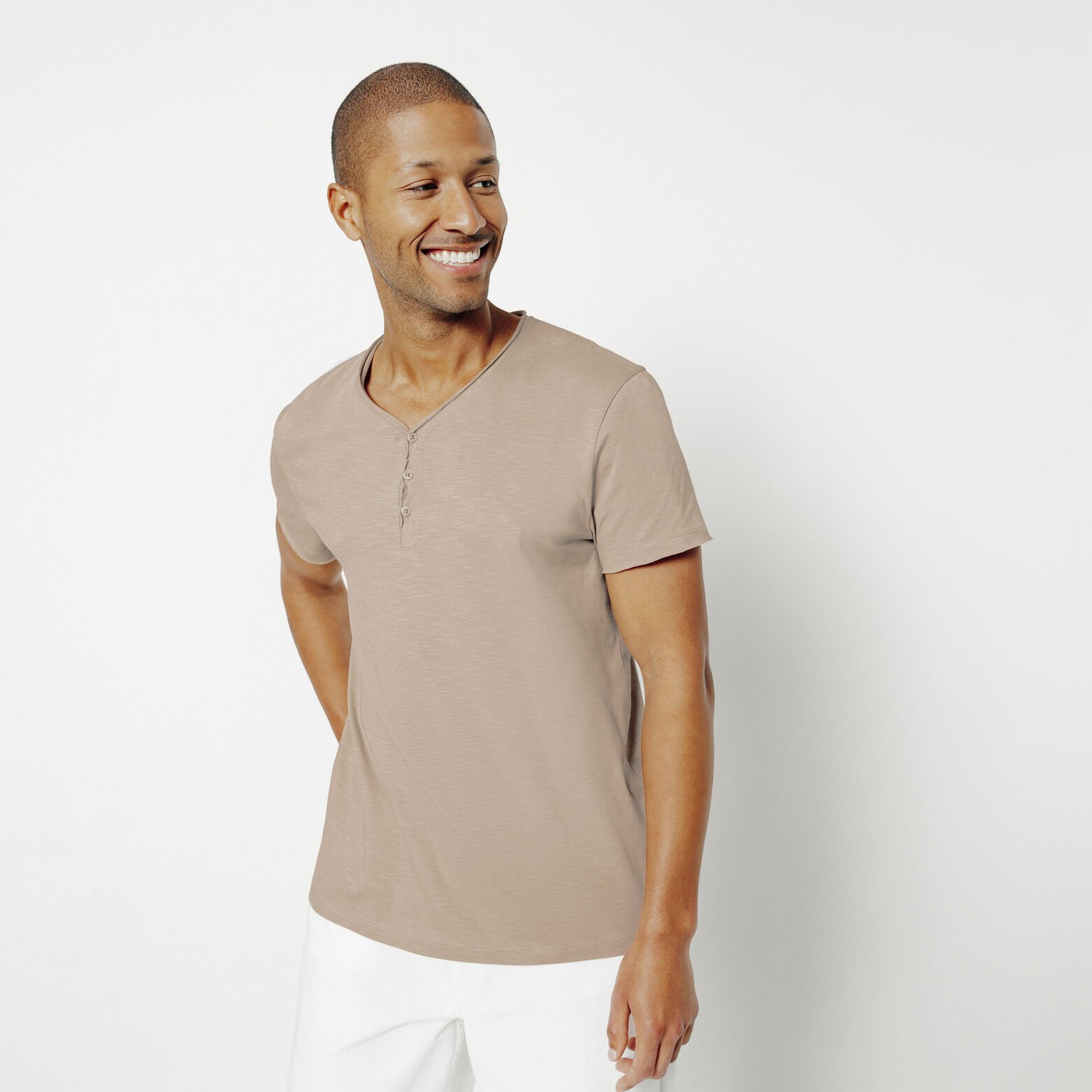 Tee shirt col tunisien mati&egrave;re flamm&eacute;e