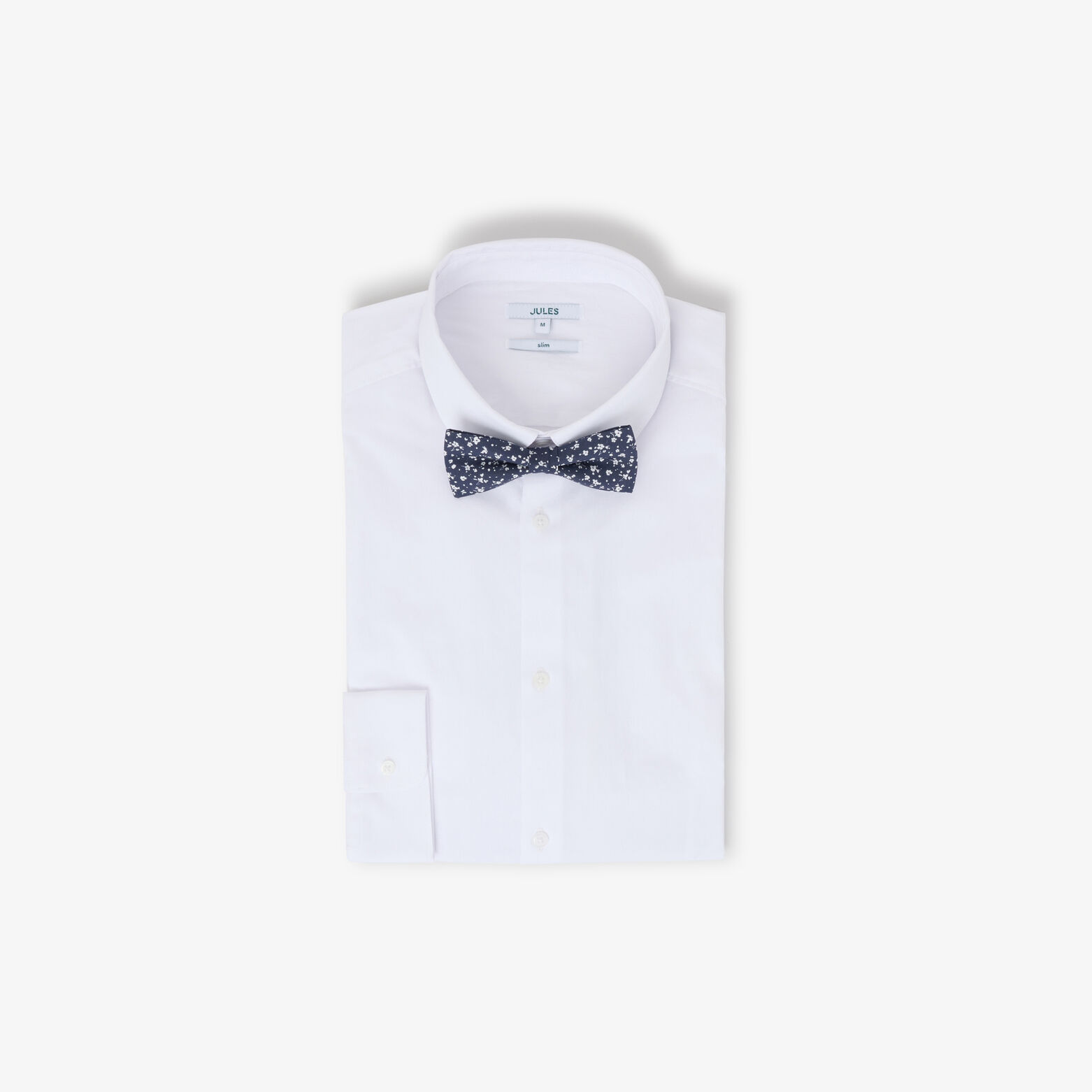 N&oelig;ud papillon fleuri