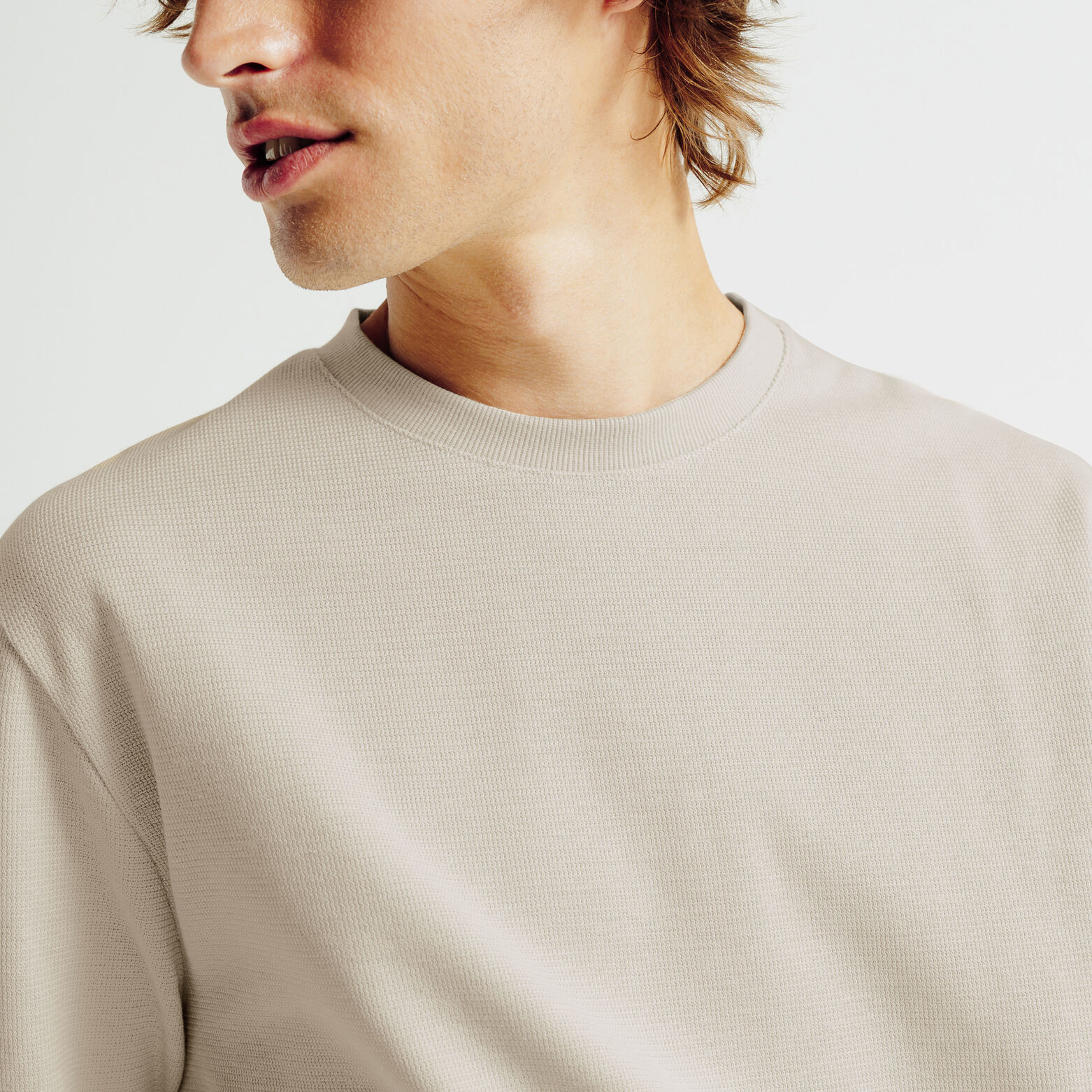 Tee shirt manches longues mati&egrave;re reli&eacute;f&eacute;e