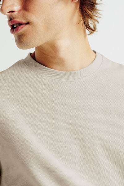 Tee shirt manches longues mati&egrave;re reli&eacute;f&eacute;e