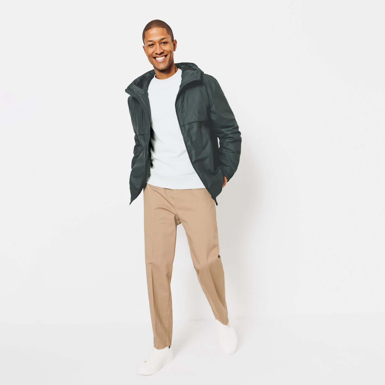 Blouson coupe-vent d&eacute;perlant &agrave; capuche