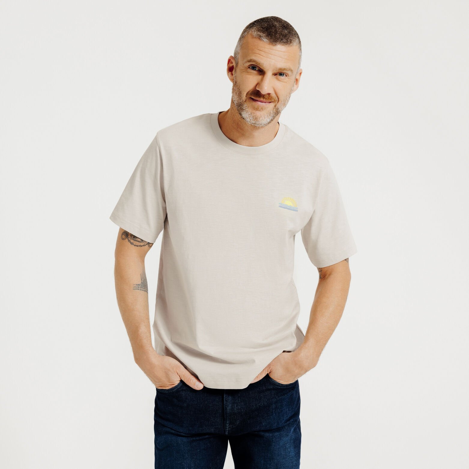 Tee shirt mati&egrave;re flamm&eacute;e broderie poitrine