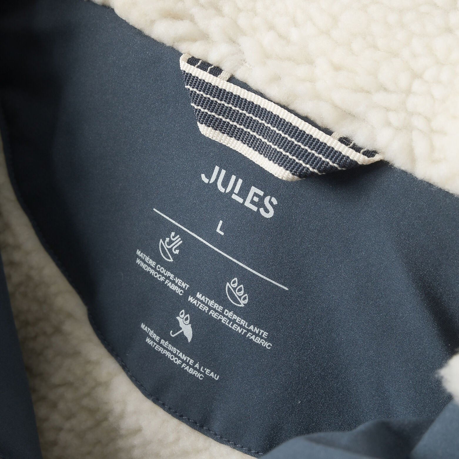 Blouson &agrave; capuche doubl&eacute; en sherpa