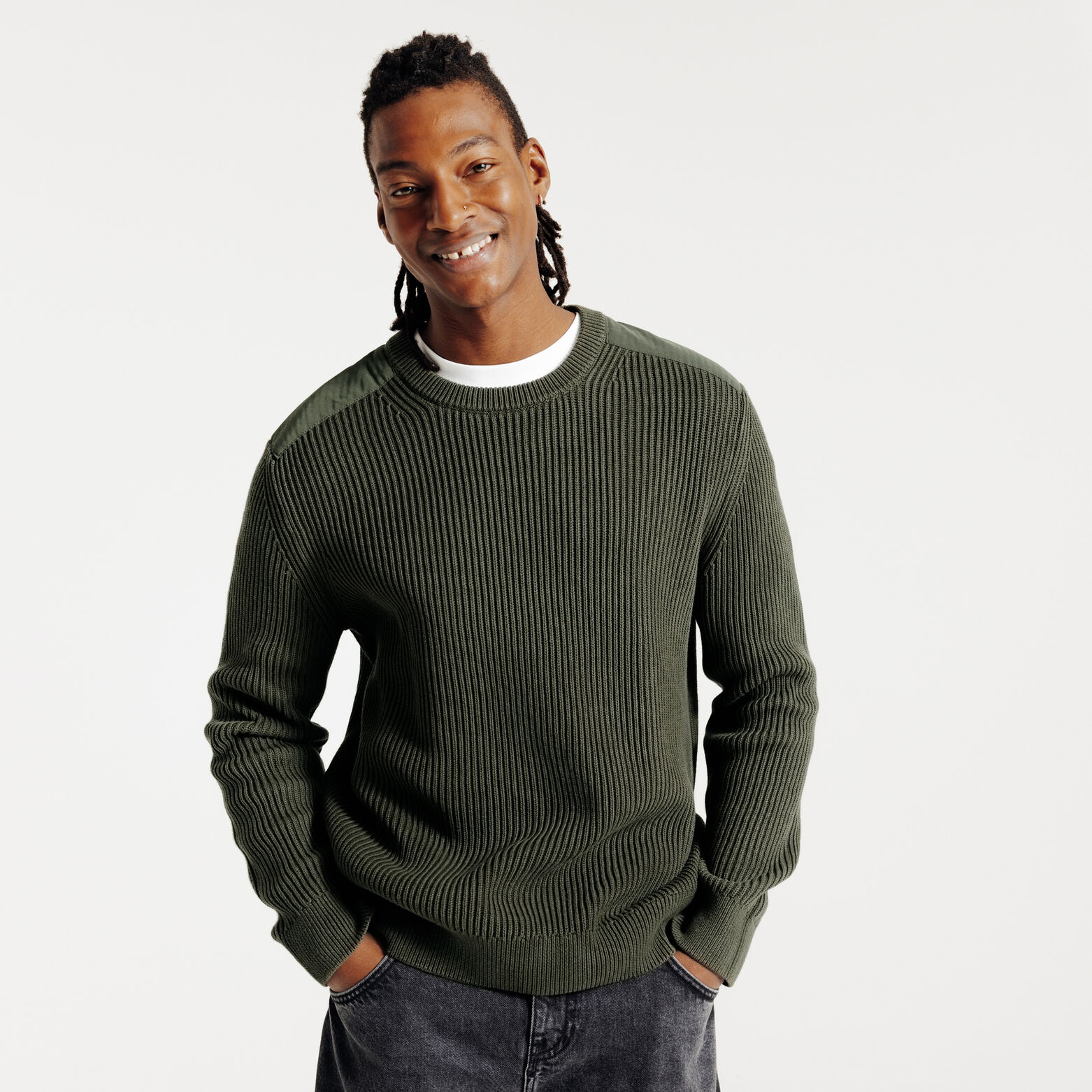 Pull col rond patch &eacute;paules