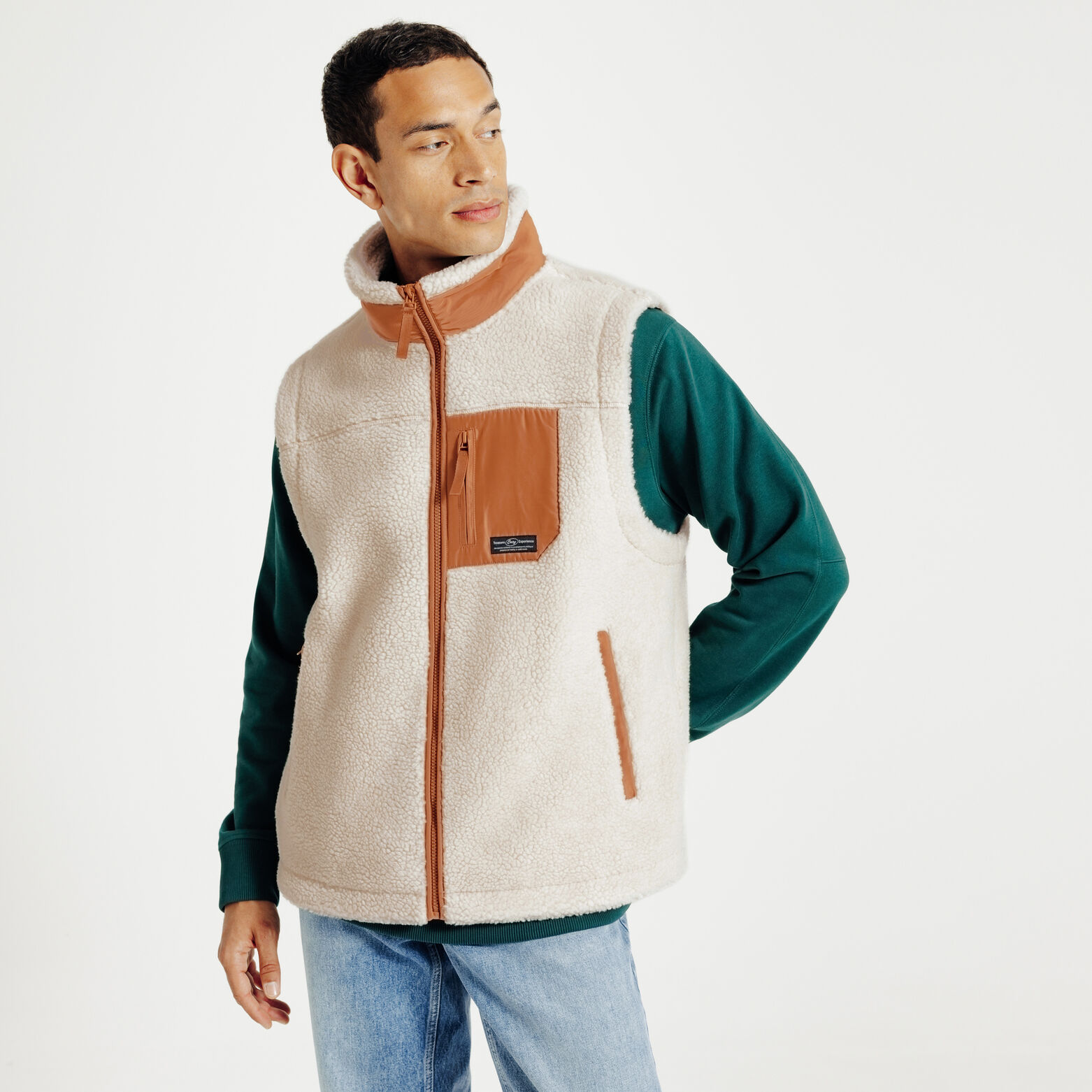 Veste sans manche en sherpa contrast&eacute;e