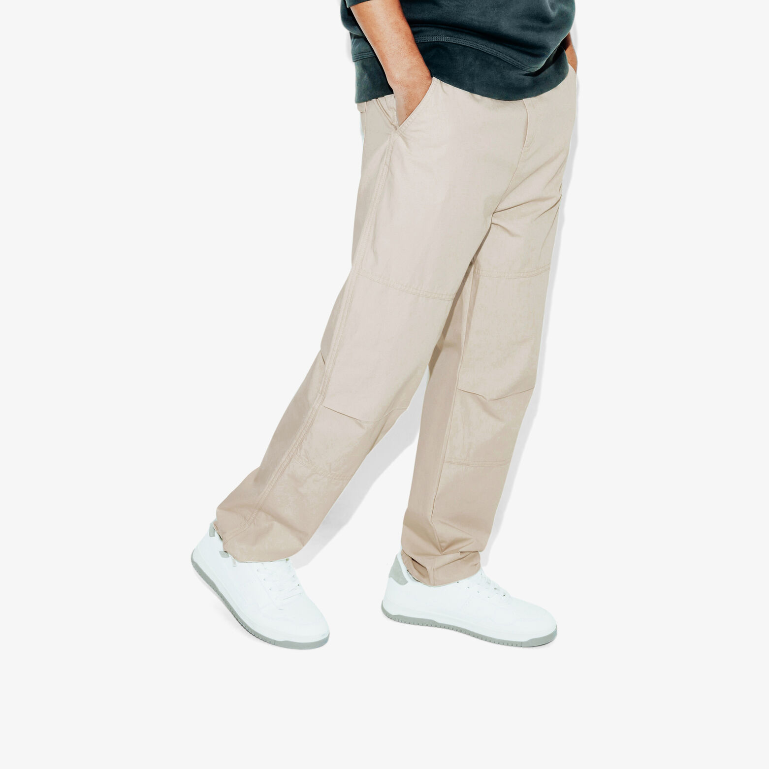 Pantalon chino large avec d&eacute;coupes